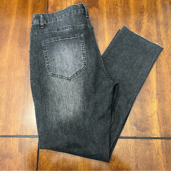 Women’s brand new jeans - Picture 3 of 4